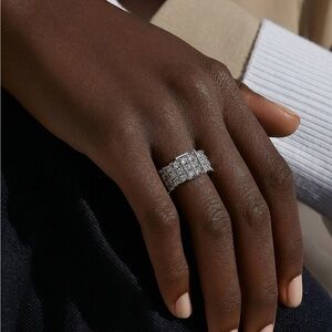 Unique Belt Design Bezel Set CZ Ring
Size 7 NEW